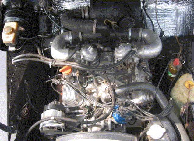 Der V8 in einem rechtsgesteuerten Stage One